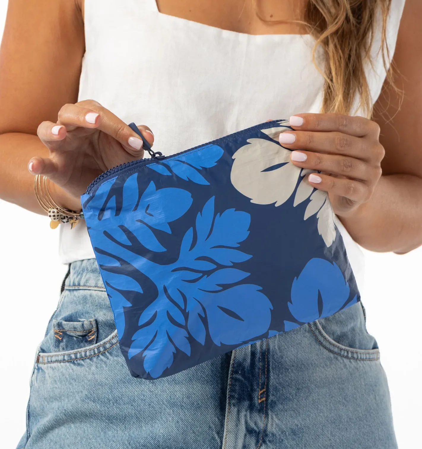 Awapuhi Small Pouch / Makai on Navy