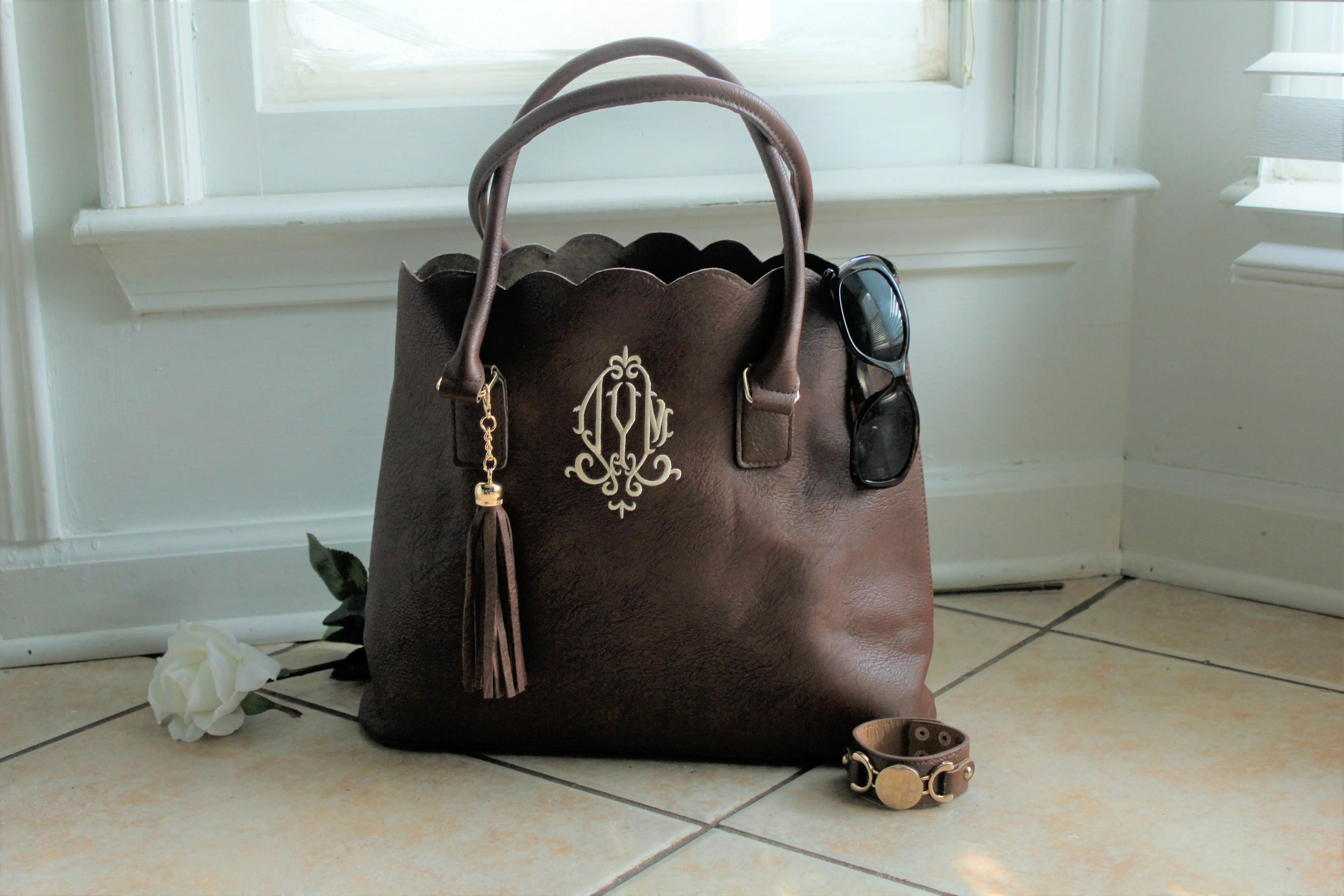 Personalized Scallop tote purse - Monogrammed bag